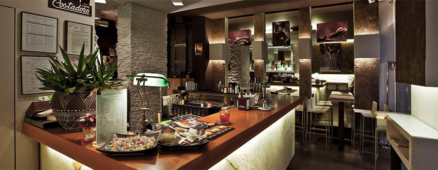 Interno del locale Mogamo